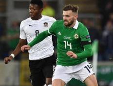 包含北爱尔兰客场逼平立陶宛，小组榜首位置不变的词条