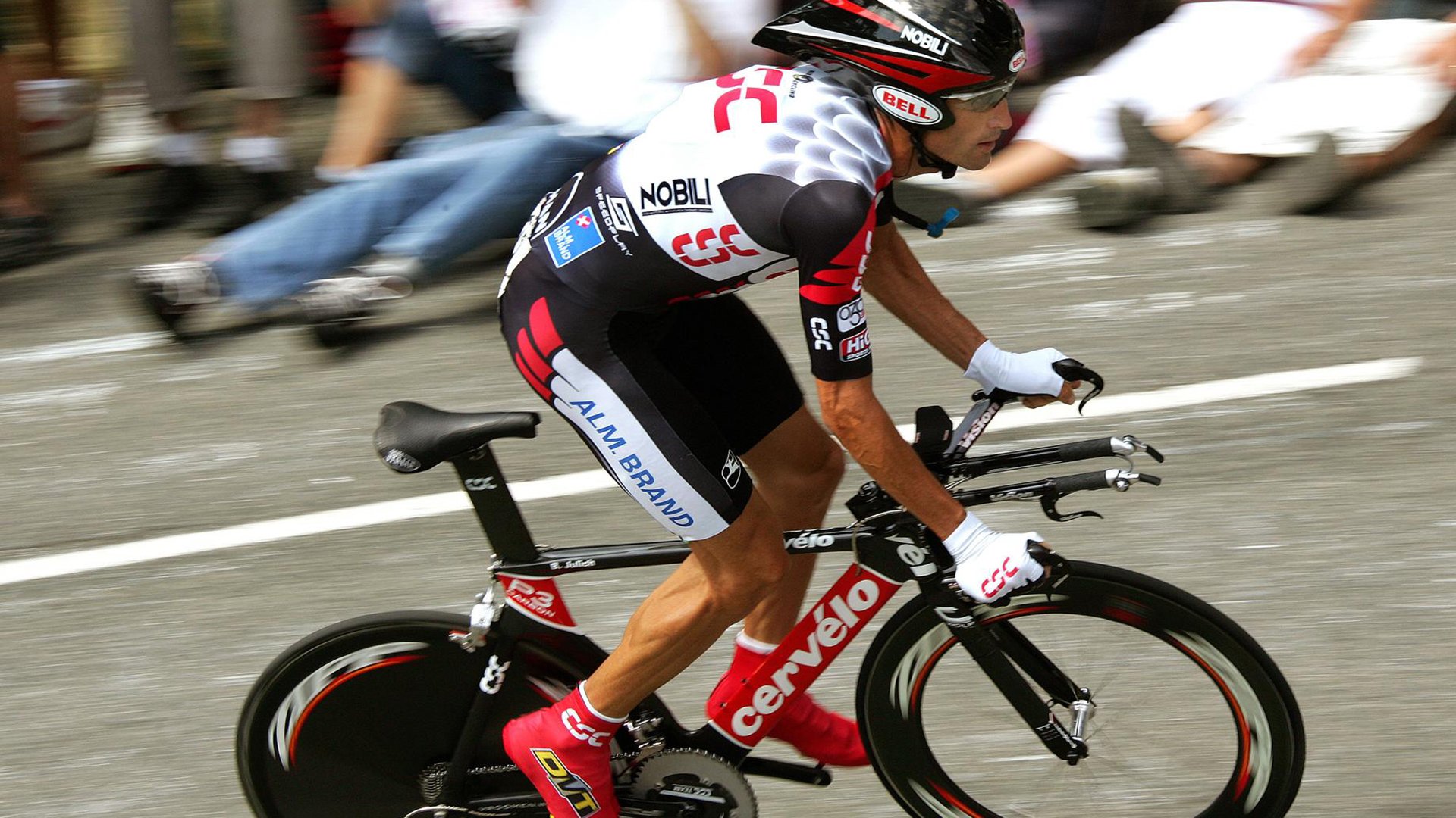 晋级下一阶段引爆全场！，德约科维奇意外战胜中国队赛场气氛高涨